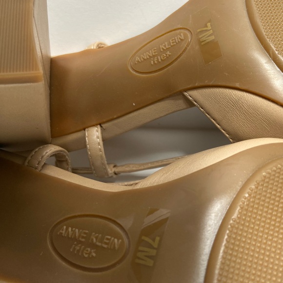 Anne Klein~Baxter~Two-Toned~Slingback~Almond Toe~Block Kitten Heel~Pump~Size 7 - Picture 12 of 12